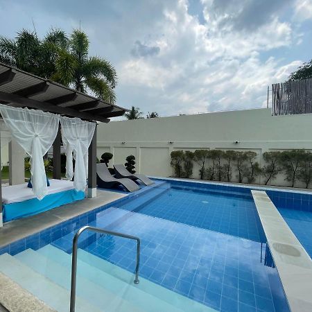 Ezekiel'S Private Hot Spring Resort Calamba  Exteriér fotografie